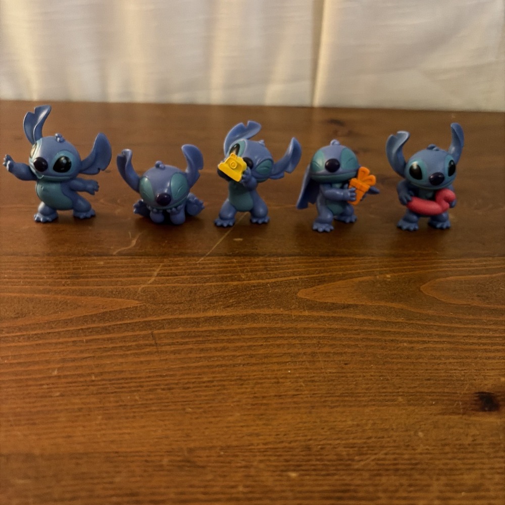 5 DISNEY STITCH FIGURINES‎
